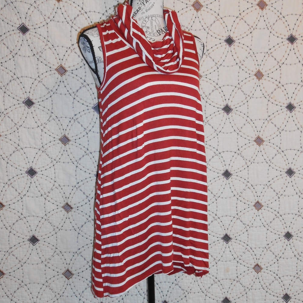 EUC love on a hanger Striped Sleeveless Cowl